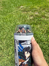 Load image into Gallery viewer, Survival against titans Anime Manga Panel 22oz Dome Lid Trinket Tumbler
